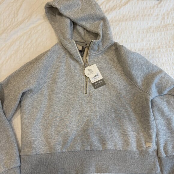 NWT Vuori Restore Half Zip Hoodie, Size Small - Picture 3 of 3